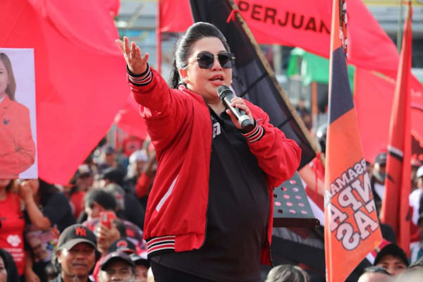 Bergetar! Glady Kandouw Bakar Semangat Ribuan Pendukung PDIP di&nbsp;Tondano