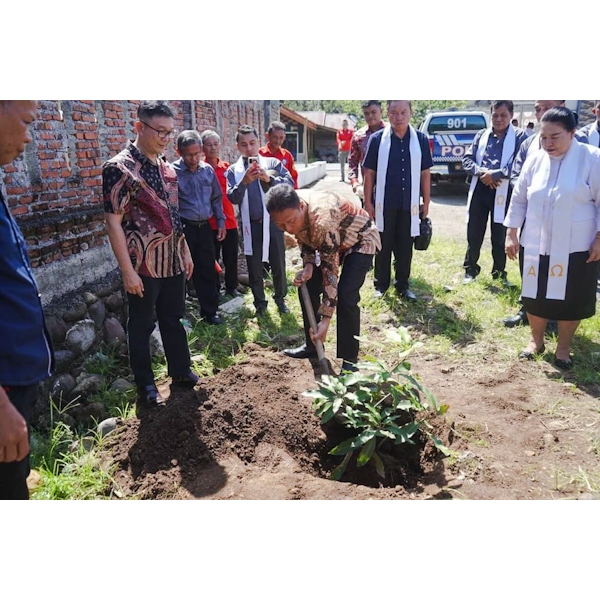 Ibadah Pengucapan Syukur, Jemaat Bethesda Ongkaw Terima Hibah Rp35 Juta dari Bupati Franky&nbsp;Wongkar