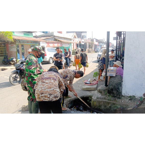 Koramil 1310-03/ Likupang, Lakukan Bersih Drainase dan Parit Bersama&nbsp;Warga