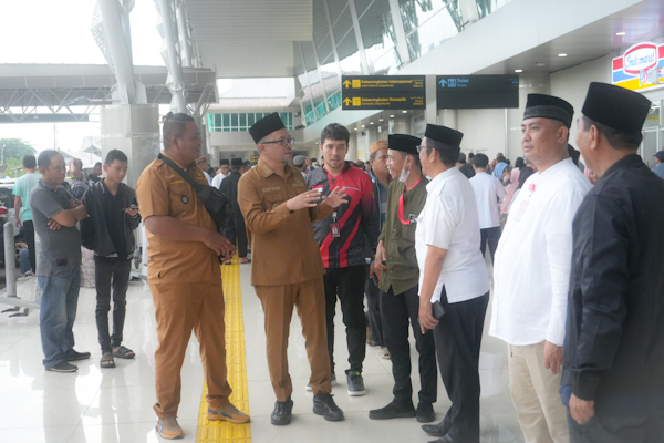 Wawali Richard Sualang Sambut Jamaah Haji di Bandara Samrat&nbsp;Manado