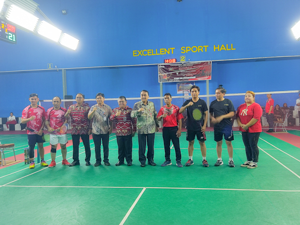 Sekkot Micler Lakat Tutup Tournament Bulutangkis Tingkat SKPD/PD, Dinkes Kota Manado Sabet Juara I Kategori&nbsp;Umum