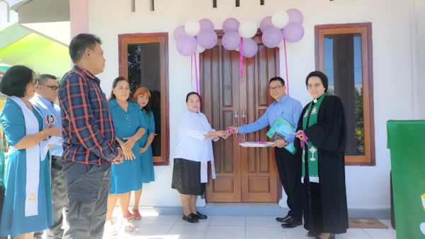 Dirangkaikan Dengan Pengucapan Syukur, Pastori 3 Jemaat Bethesda Ongkaw Resmi di&nbsp;Tahbiskan