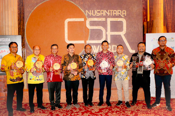 Program TJSL Terbukti Berdampak Positif, Dirut PLN Dinobatkan Jadi Pemimpin Transformasi Bisnis&nbsp;Berkelanjutan