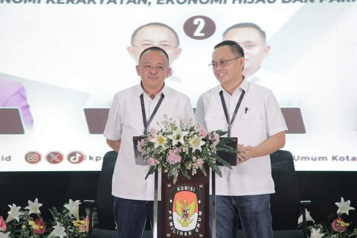 Debat Publik Perdana, Wenny-Michael Tunjukkan Komitmen Yang Kuat Terhadap Peningkatan Kualitas Hidup&nbsp;Masyarakat
