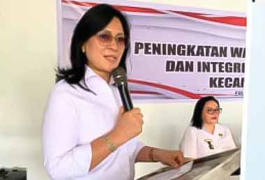 Sekda Lynda Watania Berikan Materi Kegiatan Peningkatan Wawasan Kebangsaan dan Integritas di Kecamatan&nbsp;Eris