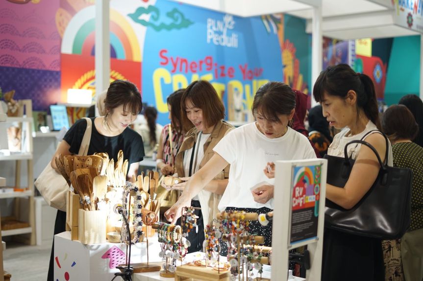 Transaksi Tembus Rp1 Miliar, Booth UMKM PLN Jadi Primadona di Inacraft&nbsp;2024