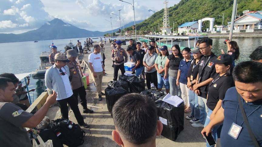 KPU Sitaro Telusuri Sejumlah Pulau Salurkan Logistik Pilkada Serentak&nbsp;2024