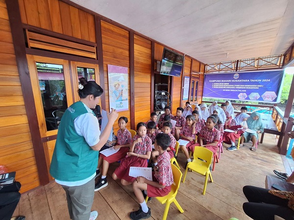 Hari Anak Sedunia, PLN UP3 Manado Beri Pelatihan Eduwisata-Edukasi Kelistrikan di Desa&nbsp;Palaes