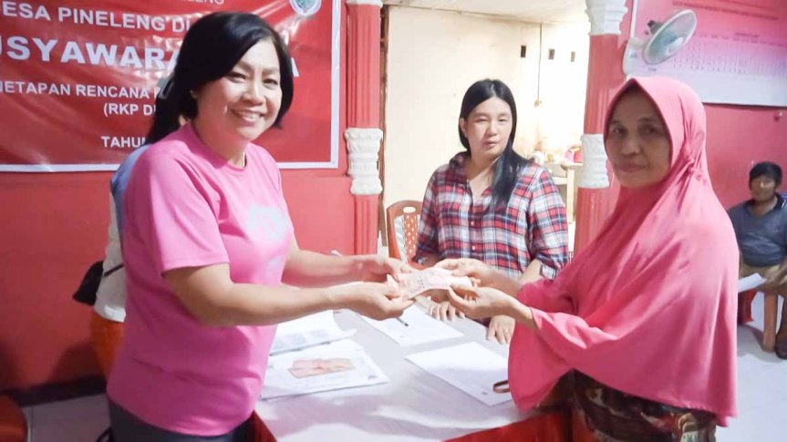 Diserahkan Kumtua Detty Rambing, Pemdes Pineleng Dua Indah Tuntaskan Penyaluran BLT Bagi 44 KPM Tahun Anggaran&nbsp;2024