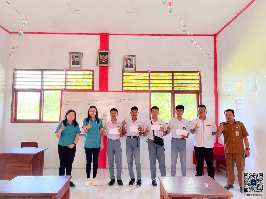 DAW Berikan Bantuan Dana Pendidikan ke PKBM Denny Smart danSMK N 1 Likupang&nbsp;Timur