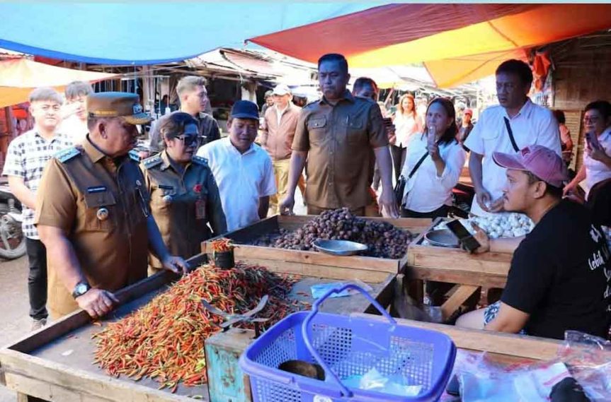 Bupati Minahasa Robby Dondokambey Pantau Ketersedian Bapok dan Harga di Pasar&nbsp;Kawangkoan