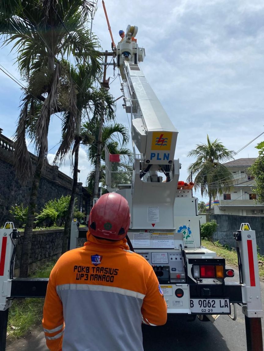 Pasukan Elit PDKB Tarsius PLN Manado, Terus Bekerja Pertaruhkan Nyawa Untuk Listrik Tetap&nbsp;Nyala