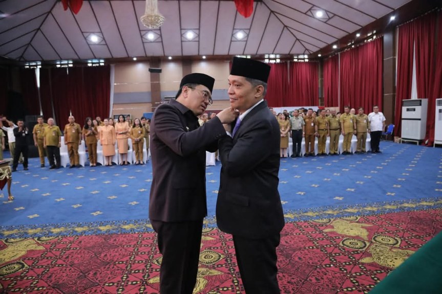 Resmi, Wali Kota AA Lantik dr Steaven Dandel Pj Sekkot&nbsp;Manado