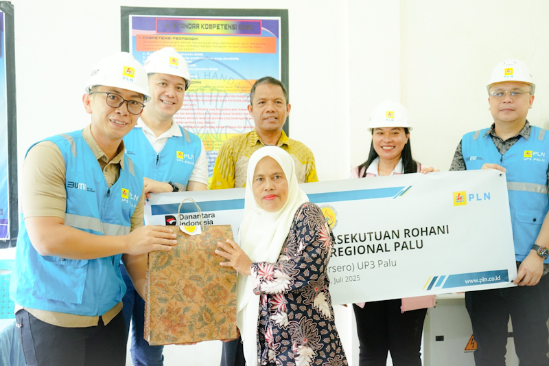 PLN Tak Hanya Terangi Negeri, Tapi Juga Hati: Perokris Palu Berbagi Kasih di SDN 13 Sindue&nbsp;Tombusabora