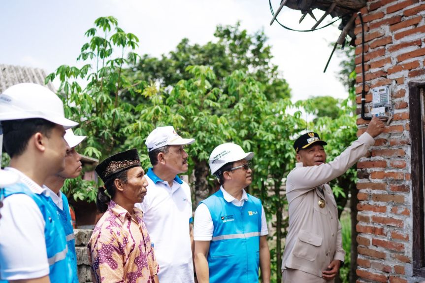 Di HLN ke-80, PLN Sambungkan Listrik Gratis bagi 171 Warga&nbsp;Tulungagung