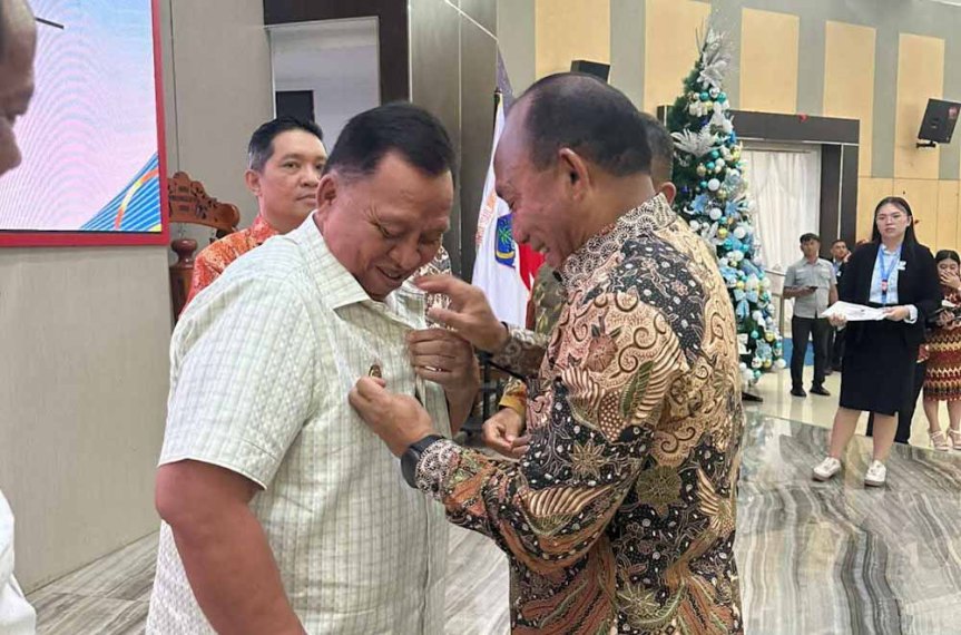 Komitmen Bela Negara, Bupati Robby Dondokambey Raih Penghargaan dari Kemenhan&nbsp;RI