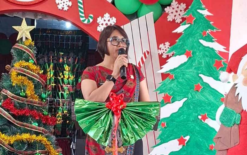 Camat Agustina Mangundap Sampaikan Pesan Natal Bagi Perangkat Kecamatan dan Kelurahan se Tondano&nbsp;Barat