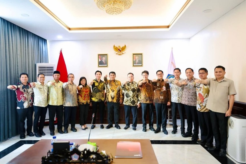 Bupati Minahasa Robby Dondokambey Komitmen Dukung Kebijakan Gubernur Yulius&nbsp;Selvanus